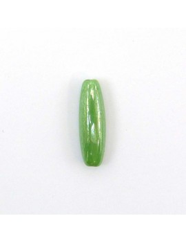 Perle allongée verte 7x22 mm
