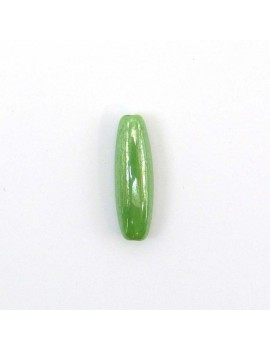 Perle allongée verte 7x22 mm