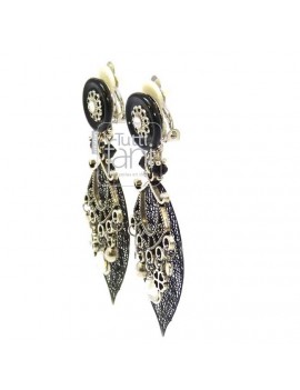 Boucles d'oreilles clips feuilles noires et breloques argentées