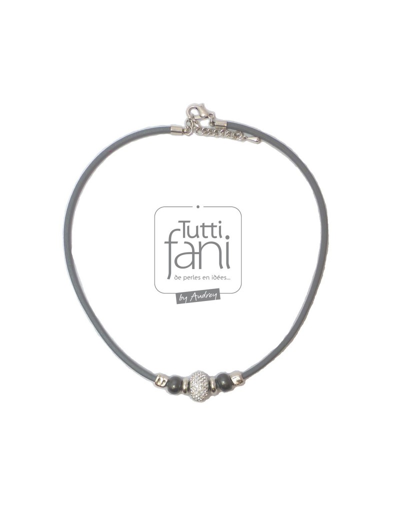 Collier perle strass, cuir gris