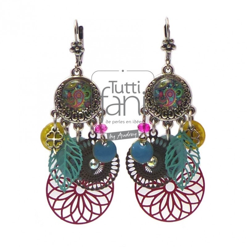 Boucles d'oreilles colorées, breloques et estampes