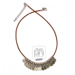 Collier cordon en cuir camel et pièces